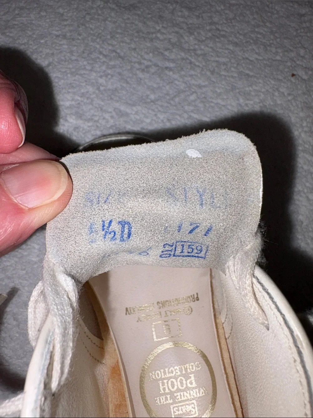 Sears Winnie the Pooh White Baby Walker Lace-Up Booties vintage 5.5 unisex